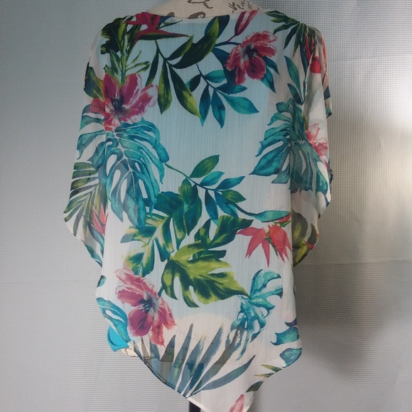 Apt 9 Cape Style Floral Top W/Tags - Picture 3 of 3